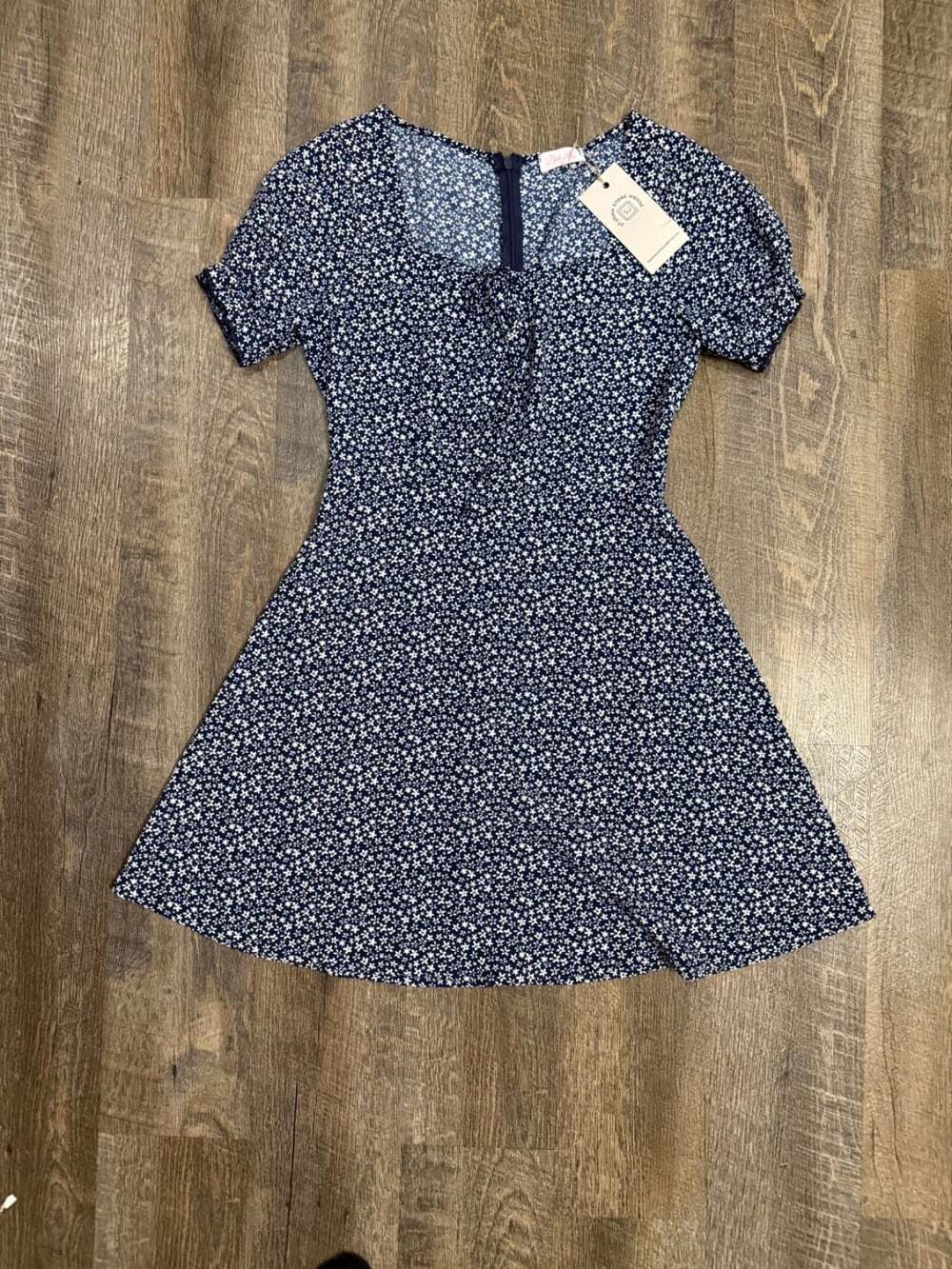 Pink Lily Puff Sleeve Mini Floral Dress Navy, Zipper back and tie front Sz S